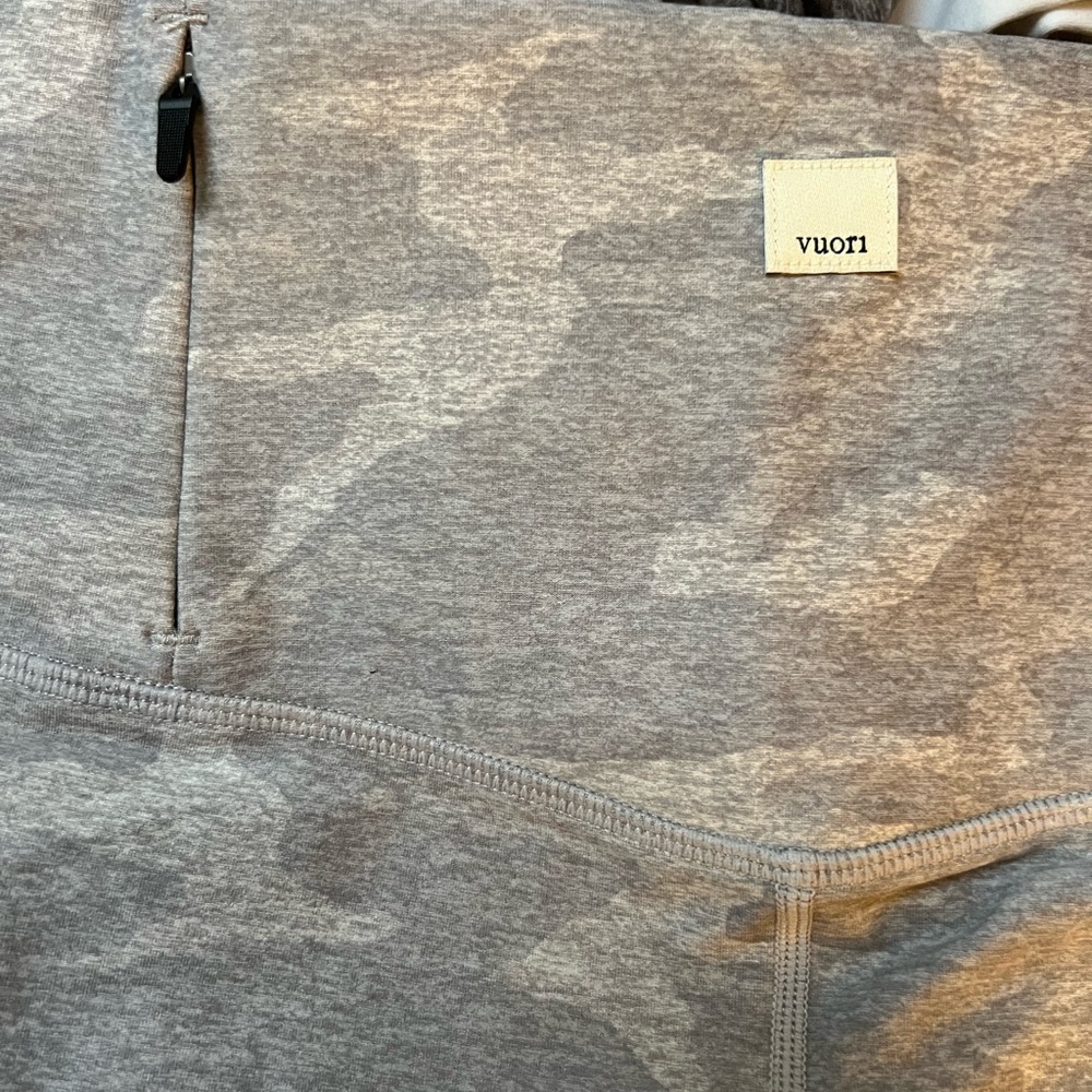 NWT Vuori Clean Elevation Leggings Pale Heather Camp size S